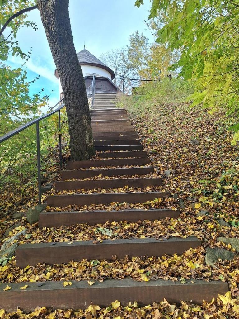 Gasthaus Burg Nad Banskou Stiavnicou Stiavnicke Bane Exterior foto
