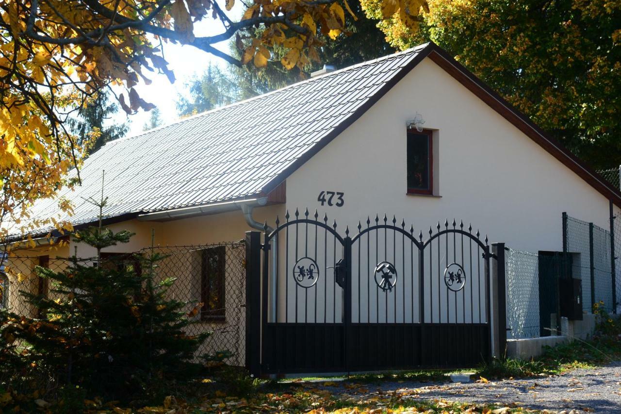 Gasthaus Burg Nad Banskou Stiavnicou Stiavnicke Bane Exterior foto
